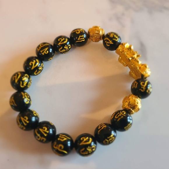 Feng Shui Black Hand Carved Bracelet - Picture 2 of 3